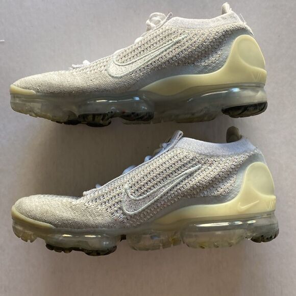 NIKE AIR Women’s White Vapormax Size 8